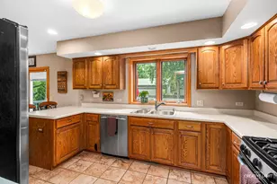 37W907 Bowes Rd, Elgin, IL 60124 - Photo 8