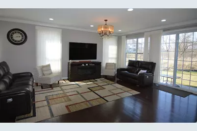 124 Roman Lane, Hawthorn Woods, IL 60047 - Photo 6