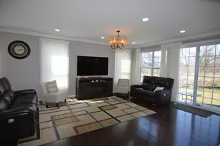 124 Roman Ln, Hawthorn Woods, IL 60047 - Photo 6