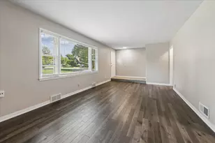 110 W 12th Ave, Naperville, IL 60563 - Photo 6