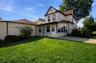 219 E Michigan Ave, Pontiac, IL 61764 - Photo 6