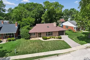 110 Green Valley Dr, Lombard, IL 60148 - Photo 2