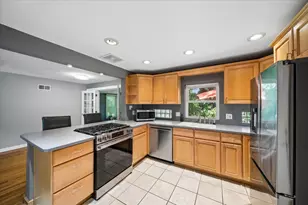 110 Green Valley Dr, Lombard, IL 60148 - Photo 8