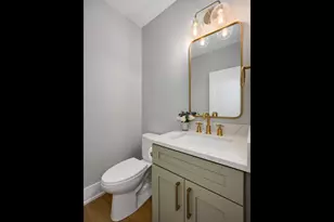 2251 W Berwyn Ave, Chicago, IL 60625 - Photo 12