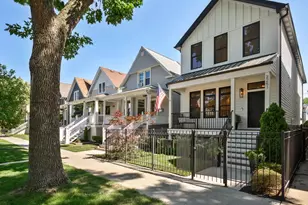 2251 W Berwyn Ave, Chicago, IL 60625 - Photo 1