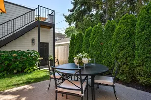2251 W Berwyn Ave, Chicago, IL 60625 - Photo 30