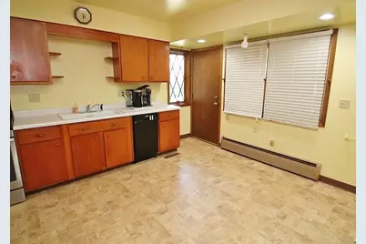 2107 Ohio Parkway, Rockford, IL 61108 - Photo 10