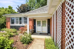 337 Huntington Way, Bolingbrook, IL 60440 - Photo 2