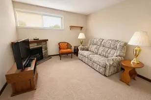 1019 Tobey Ct, Schaumburg, IL 60194 - Photo 6