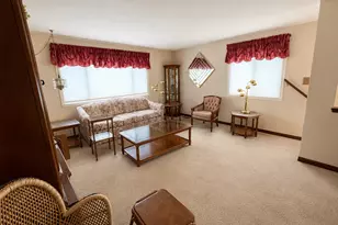 1019 Tobey Ct, Schaumburg, IL 60194 - Photo 4