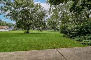2593 Yellow Star St, Woodridge, IL 60517 - Photo 2