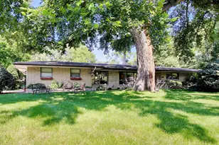 6370 Pontiac Dr, Indian Head Park, IL 60525 - Photo 2
