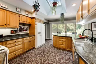 6370 Pontiac Dr, Indian Head Park, IL 60525 - Photo 14