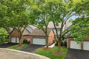 21 Stonehenge Ct, Burr Ridge, IL 60527 - Photo 1