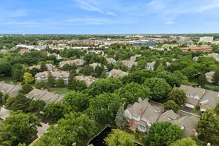21 Stonehenge Ct, Burr Ridge, IL 60527 - Photo 2
