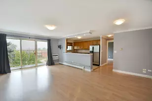 575 Fairway View Dr, Wheeling, IL 60090 - Photo 2