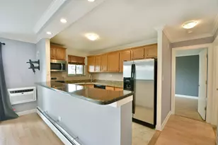 575 Fairway View Dr, Wheeling, IL 60090 - Photo 6