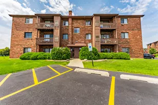 15805 Peggy Ln, Oak Forest, IL 60452 - Photo 2