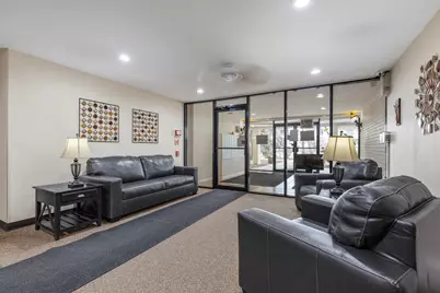 8620 Waukegan Road #405, Morton Grove, IL 60053 - Photo 4