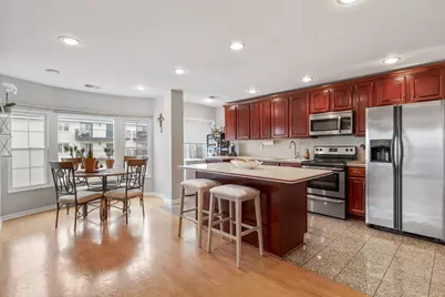 8620 Waukegan Road #405, Morton Grove, IL 60053 - Photo 6