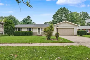 2312 Blackthorn Dr, Champaign, IL 61821 - Photo 2