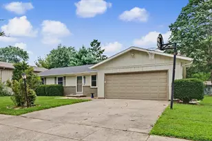 2312 Blackthorn Dr, Champaign, IL 61821 - Photo 4