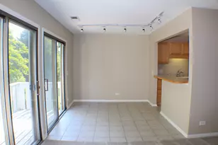 317 Woodbury Ct, Schaumburg, IL 60193 - Photo 2