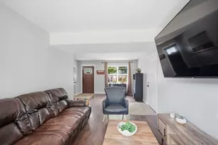 549 Arthur Dr, Cary, IL 60013 - Photo 6
