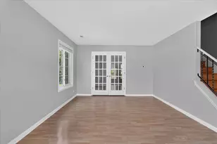 901 Ashford Ln, Westmont, IL 60559 - Photo 8