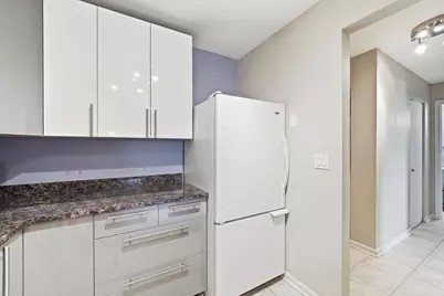 650 Perrie Drive #303, Elk Grove Village, IL 60007 - Photo 10