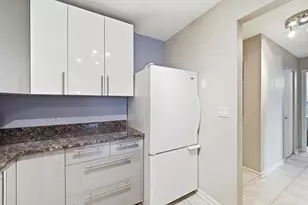 650 Perrie Dr, Elk Grove Village, IL 60007 - Photo 10