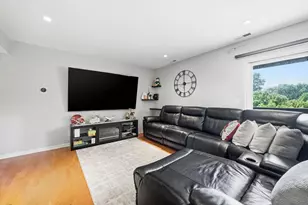 650 Perrie Dr, Elk Grove Village, IL 60007 - Photo 4