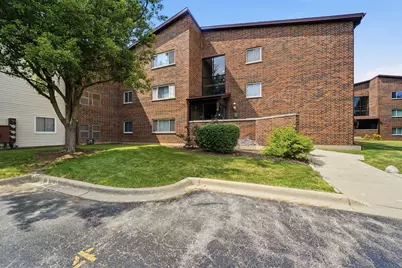 650 Perrie Drive #303, Elk Grove Village, IL 60007 - Photo 2