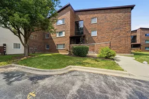 650 Perrie Dr, Elk Grove Village, IL 60007 - Photo 2