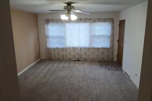211 N Bothwell St, Palatine, IL 60067 - Photo 2