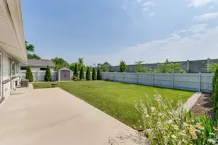 5 Wildwood Rd, Elk Grove Village, IL 60007 - Photo 30