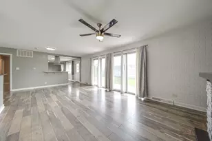 5 Wildwood Rd, Elk Grove Village, IL 60007 - Photo 8