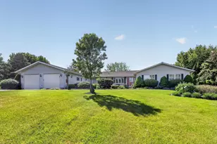 2039 Bernadette Ln, Yorkville, IL 60560 - Photo 2