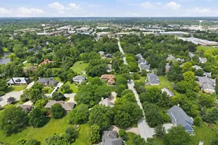 8100 Lake Ridge Dr, Burr Ridge, IL 60527 - Photo 44