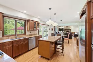 8100 Lake Ridge Dr, Burr Ridge, IL 60527 - Photo 16