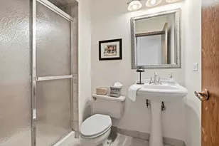 8100 Lake Ridge Dr, Burr Ridge, IL 60527 - Photo 22