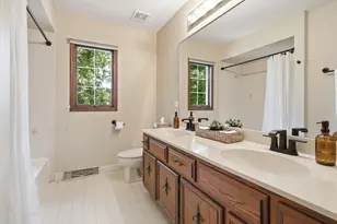 8100 Lake Ridge Dr, Burr Ridge, IL 60527 - Photo 34