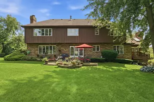 8100 Lake Ridge Dr, Burr Ridge, IL 60527 - Photo 38