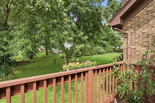 8100 Lake Ridge Dr, Burr Ridge, IL 60527 - Photo 12