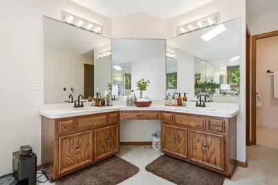 8100 Lake Ridge Drive, Burr Ridge, IL 60527 - Photo 28