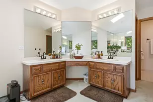 8100 Lake Ridge Dr, Burr Ridge, IL 60527 - Photo 28