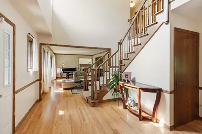 8100 Lake Ridge Drive, Burr Ridge, IL 60527 - Photo 6