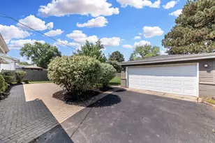 704 N Wilshire Dr, Mount Prospect, IL 60056 - Photo 22