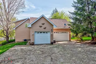 1419 Shoreline Dr, Varna, IL 61375 - Photo 2