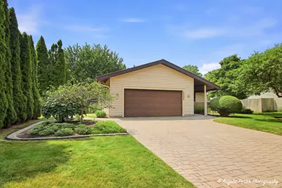 5009 Sandburg Drive, McHenry, IL 60050 - Photo 2